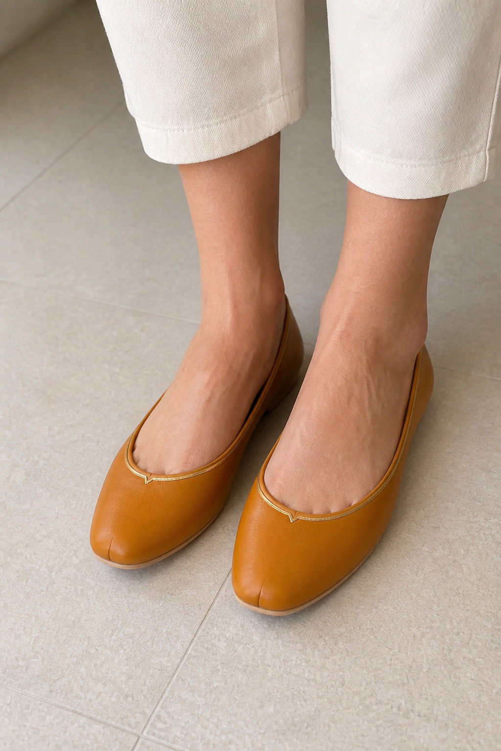 Same juttis rendered on real feet, StyleUAI footwear try-on output